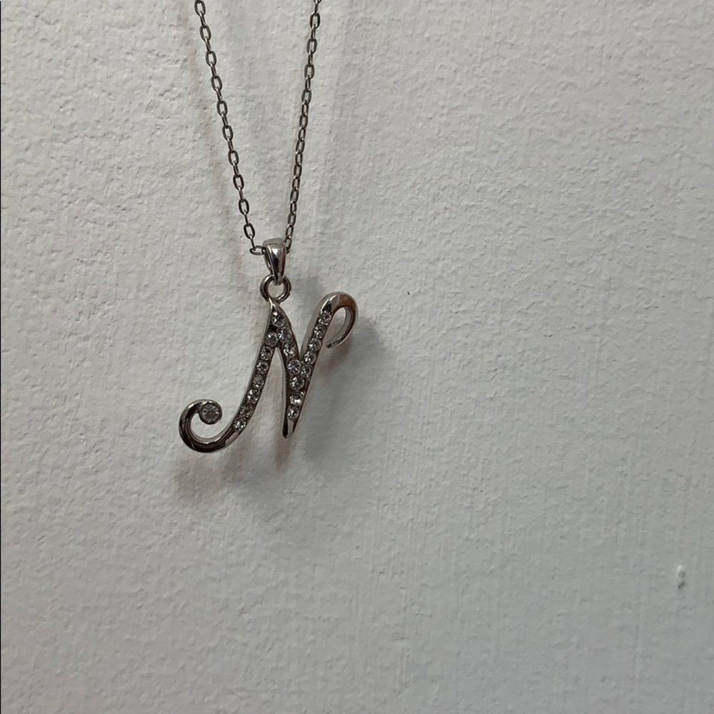 “N” pendant necklace 💍